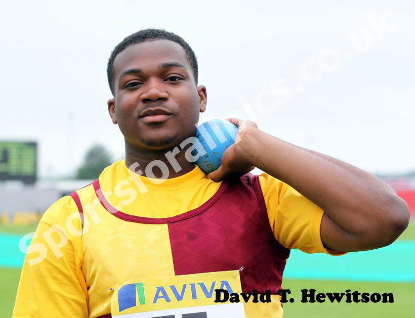 Kai Jones (Middlesex) winner of the Inter Boys Shot.